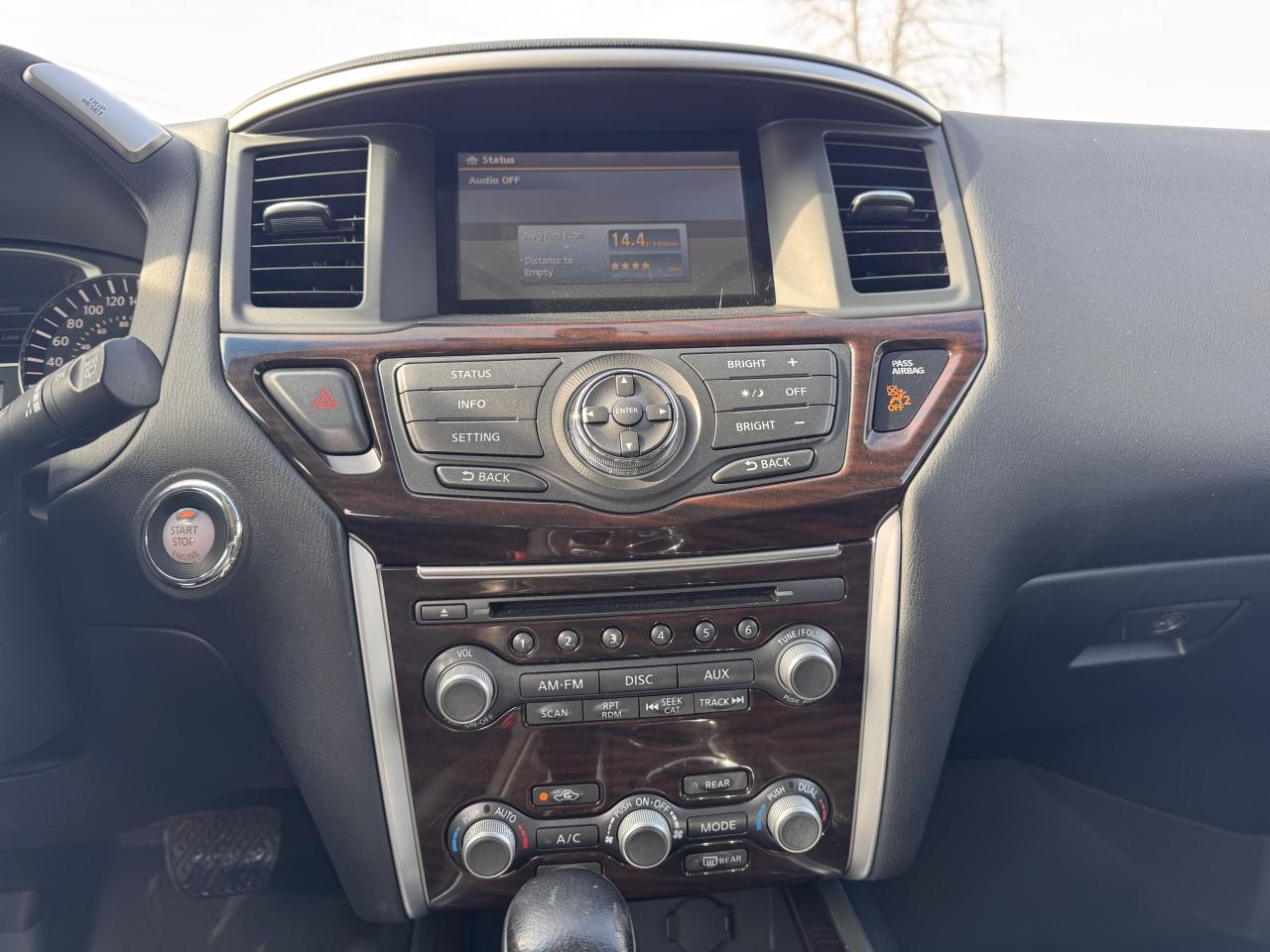 2015 Nissan Pathfinder SL Photo