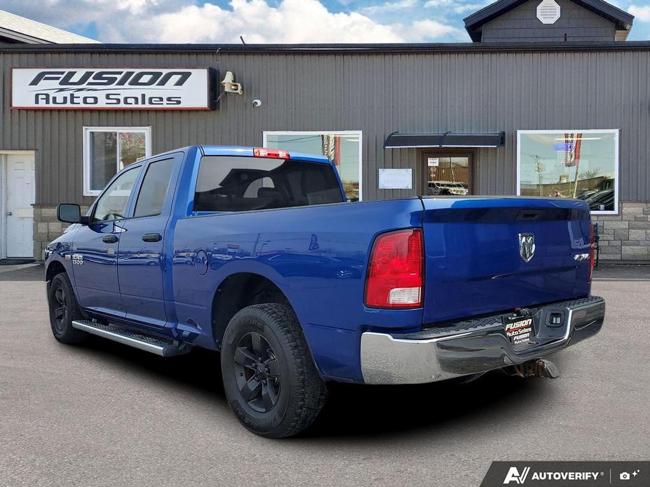 2017 RAM 1500 4WD QUAD CAB 140.5" ST Photo4