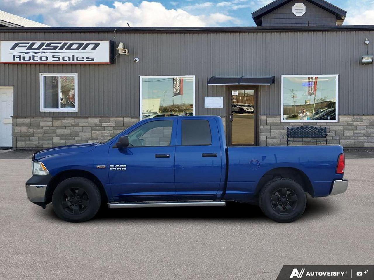 2017 RAM 1500 4WD QUAD CAB 140.5" ST Photo3