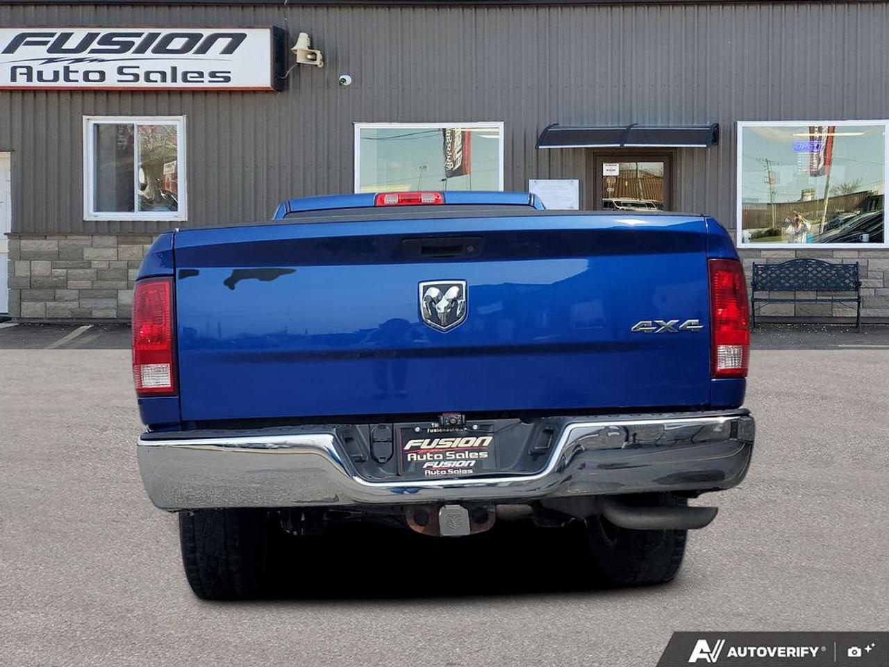 2017 RAM 1500 4WD QUAD CAB 140.5" ST Photo4