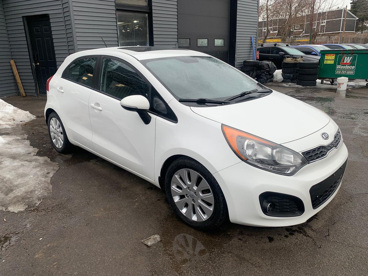 2013 Kia Rio EX/ REAR CAM / SUPER CLEAN / DEALER MAINTAINED / Photo2