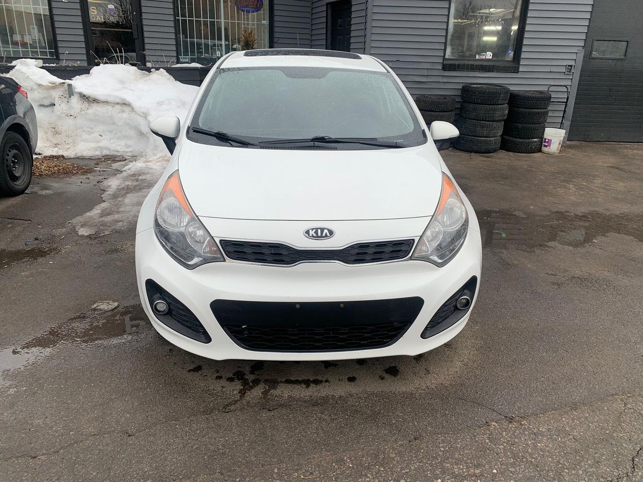 2013 Kia Rio EX/ REAR CAM / SUPER CLEAN / DEALER MAINTAINED / Photo