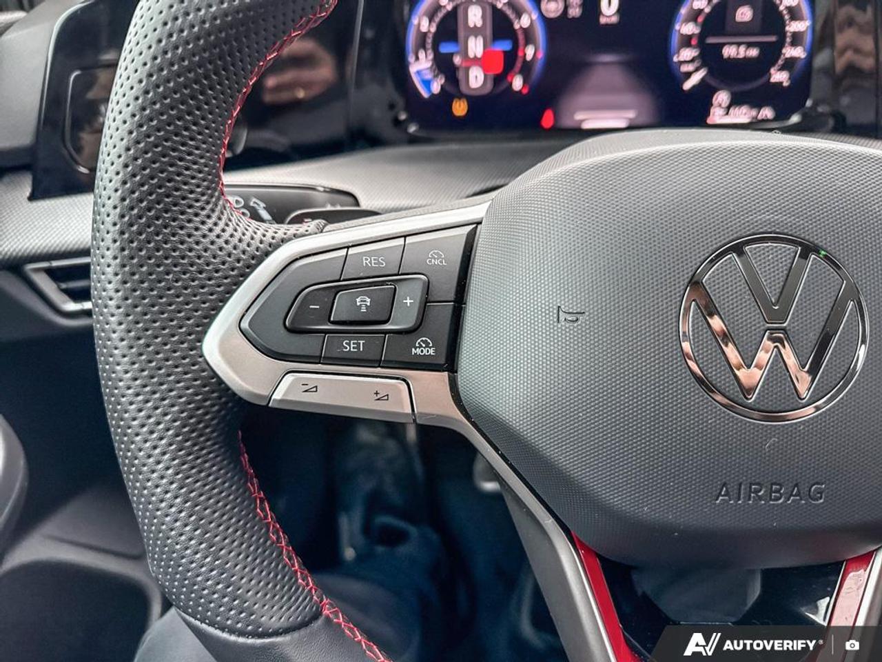 2025 Volkswagen Golf GTI / NO ACCIDENTS / NAV / LEATHER / 360 SENSORS Photo