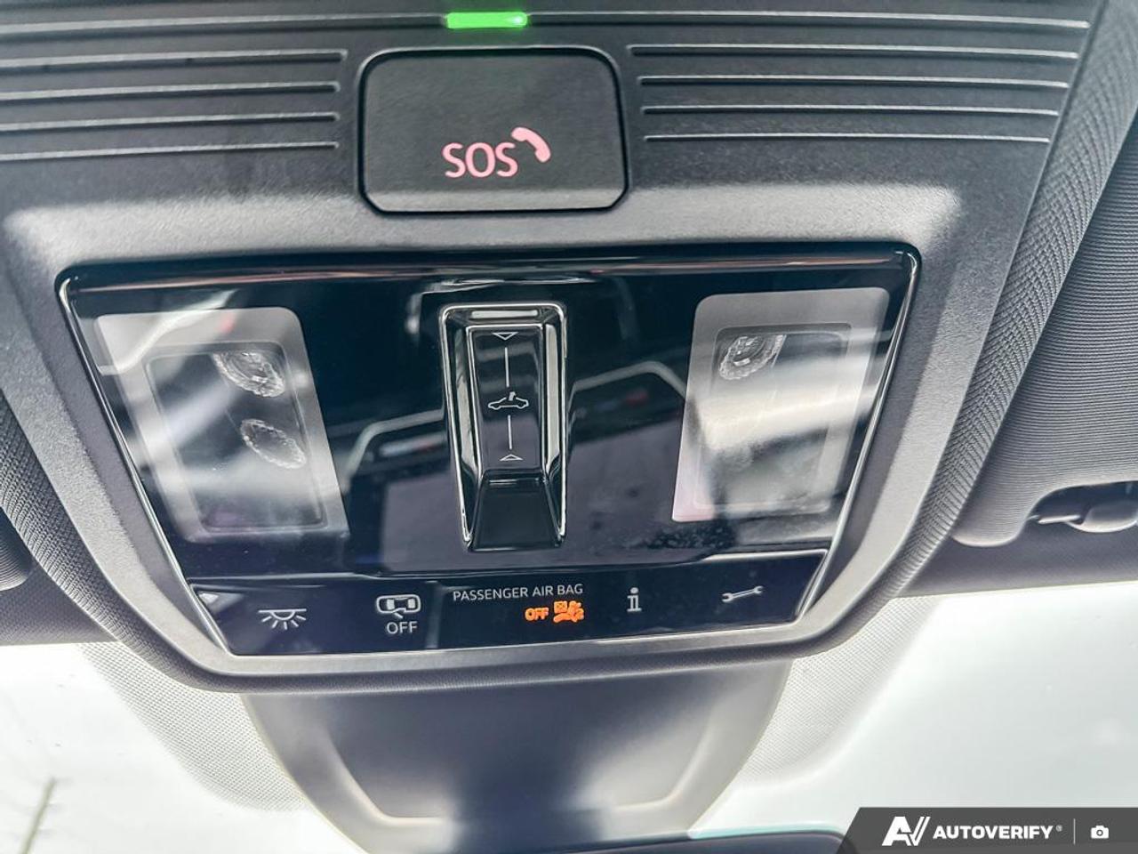 2025 Volkswagen Golf GTI / NO ACCIDENTS / NAV / LEATHER / 360 SENSORS Photo