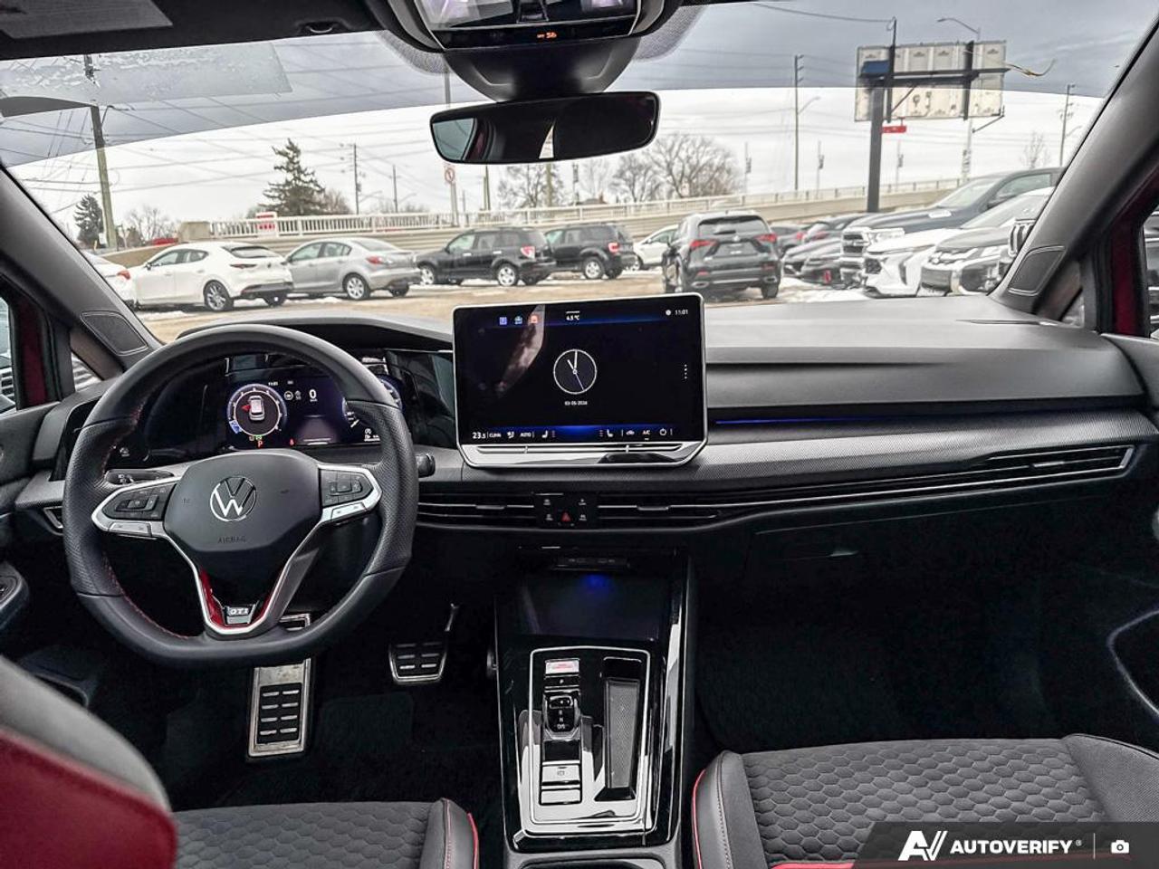 2025 Volkswagen Golf GTI / NO ACCIDENTS / NAV / LEATHER / 360 SENSORS Photo