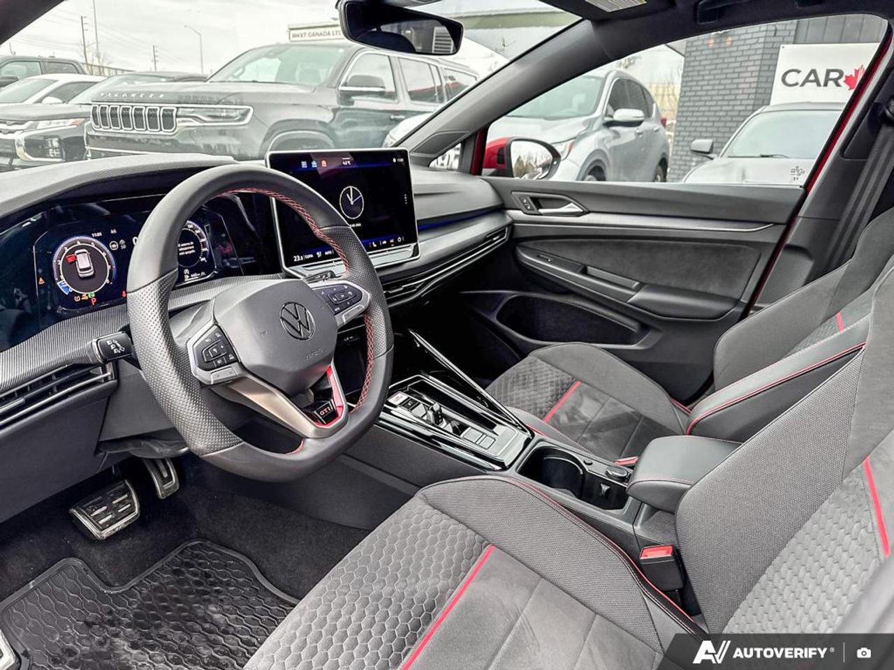 2025 Volkswagen Golf GTI / NO ACCIDENTS / NAV / LEATHER / 360 SENSORS Photo