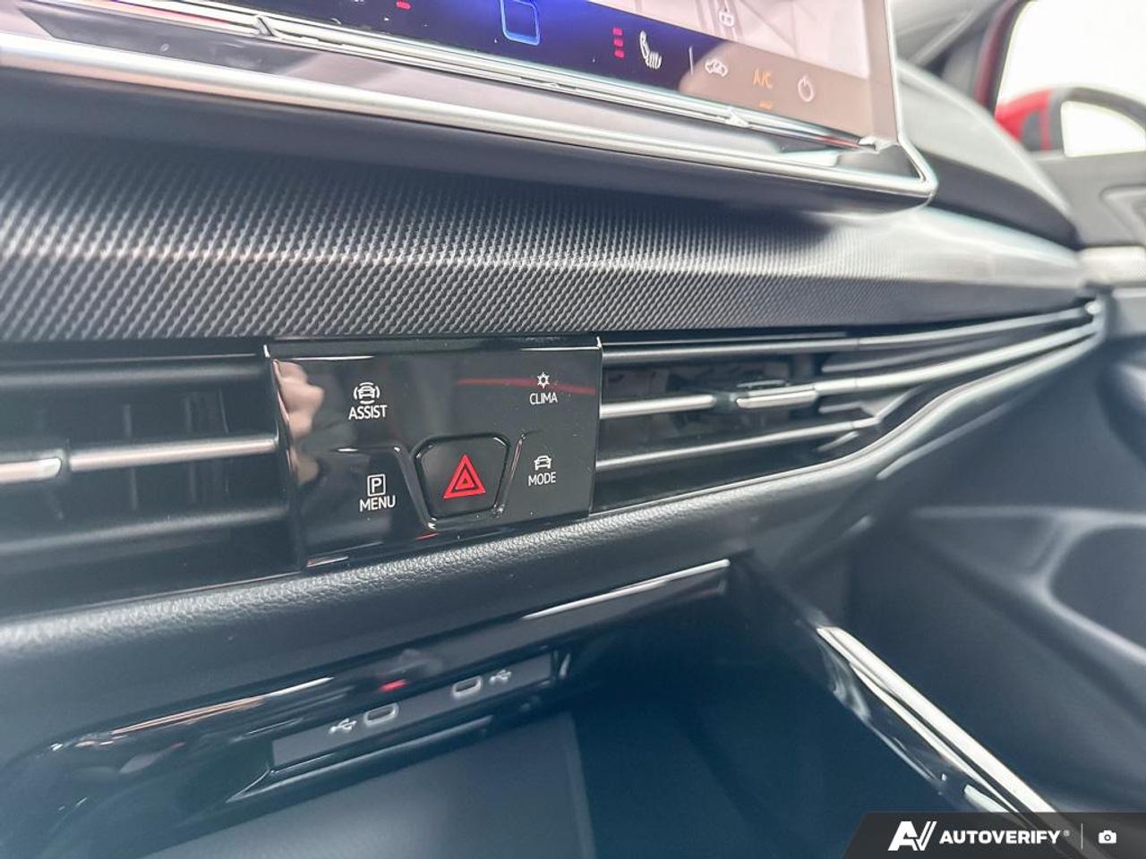 2025 Volkswagen Golf GTI / NO ACCIDENTS / NAV / LEATHER / 360 SENSORS Photo