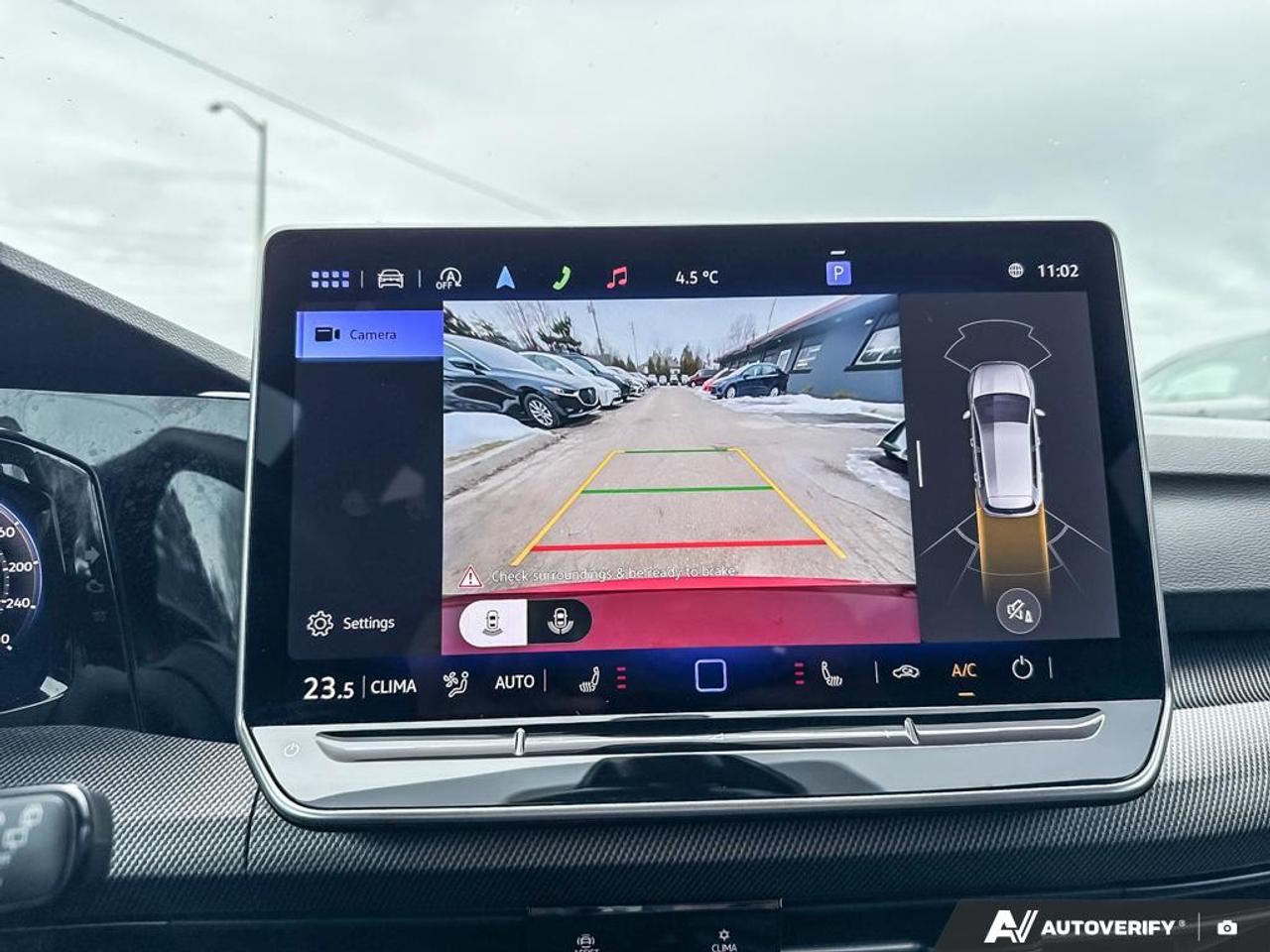 2025 Volkswagen Golf GTI / NO ACCIDENTS / NAV / LEATHER / 360 SENSORS Photo