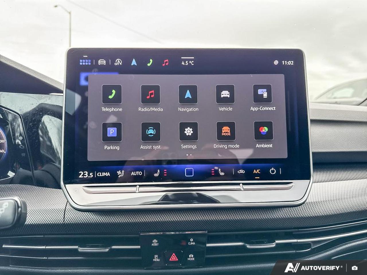 2025 Volkswagen Golf GTI / NO ACCIDENTS / NAV / LEATHER / 360 SENSORS Photo