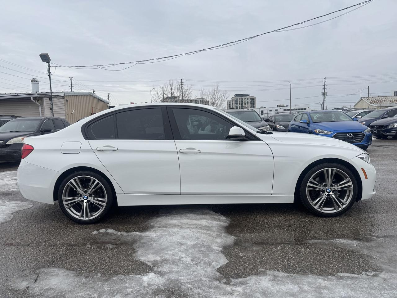 2016 BMW 3 Series 328i xDrive Photo3