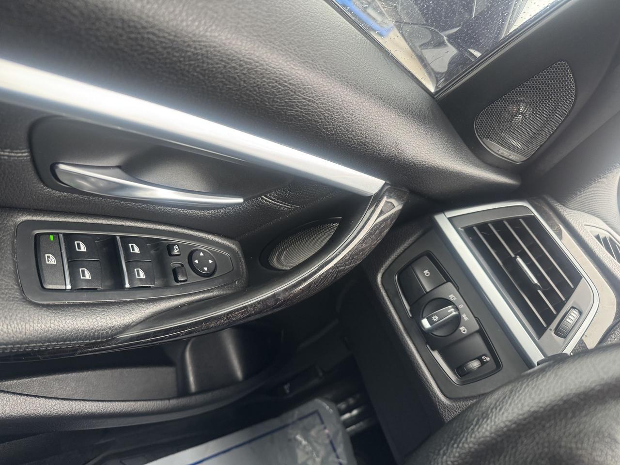 2016 BMW 3 Series 328i xDrive Photo