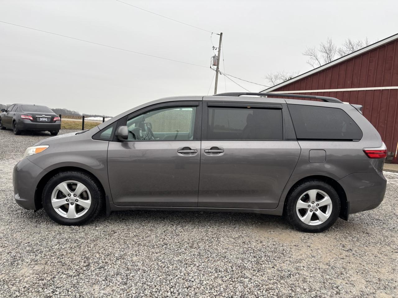 2016 Toyota Sienna LE Photo
