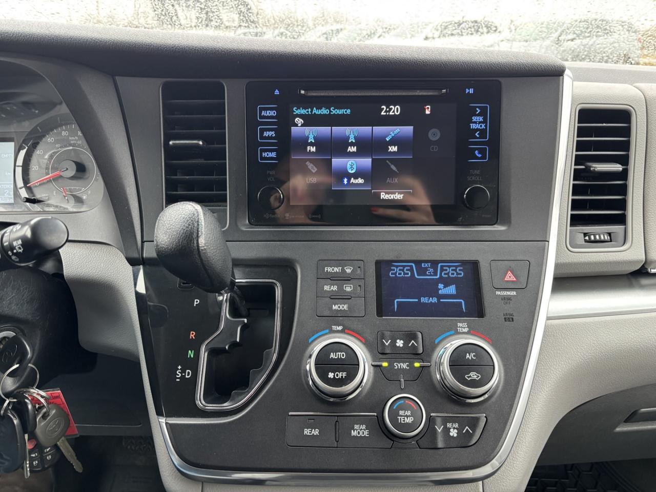 2016 Toyota Sienna LE Photo