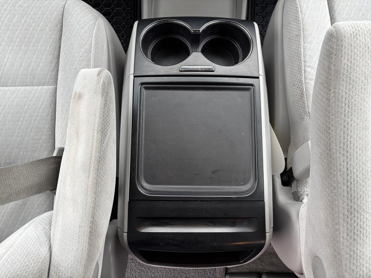 2016 Toyota Sienna LE Photo