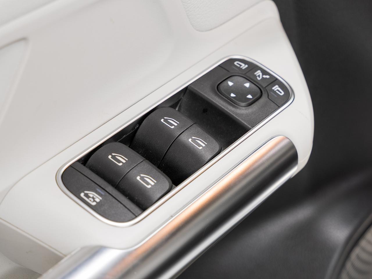 2022 Mercedes-Benz GLA 250 4MATIC | AMG Pkg | Nav | Leather | Sunroof