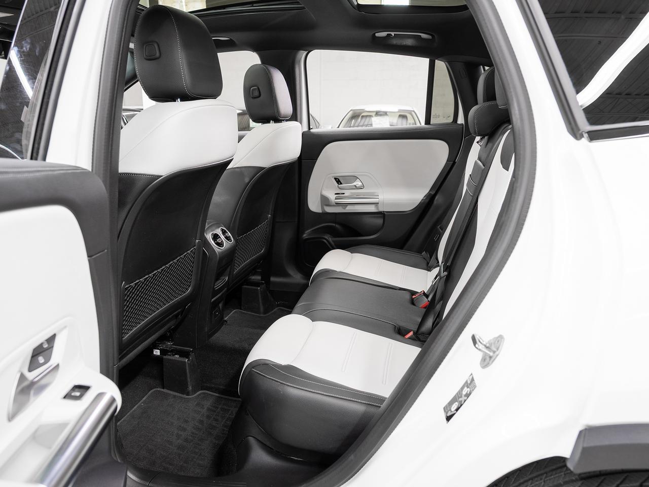 2022 Mercedes-Benz GLA 250 4MATIC | AMG Pkg | Nav | Leather | Sunroof