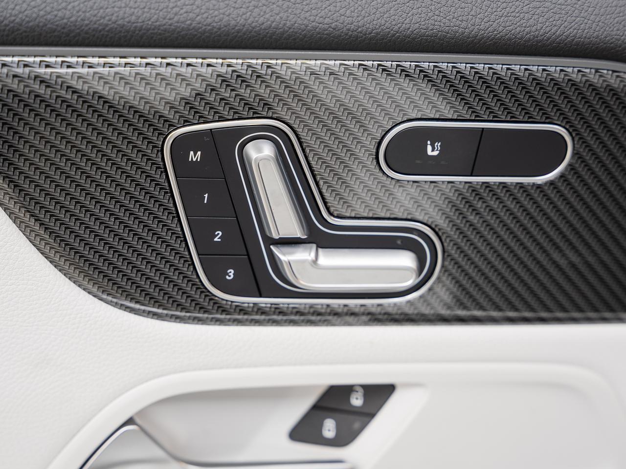 2022 Mercedes-Benz GLA 250 4MATIC | AMG Pkg | Nav | Leather | Sunroof