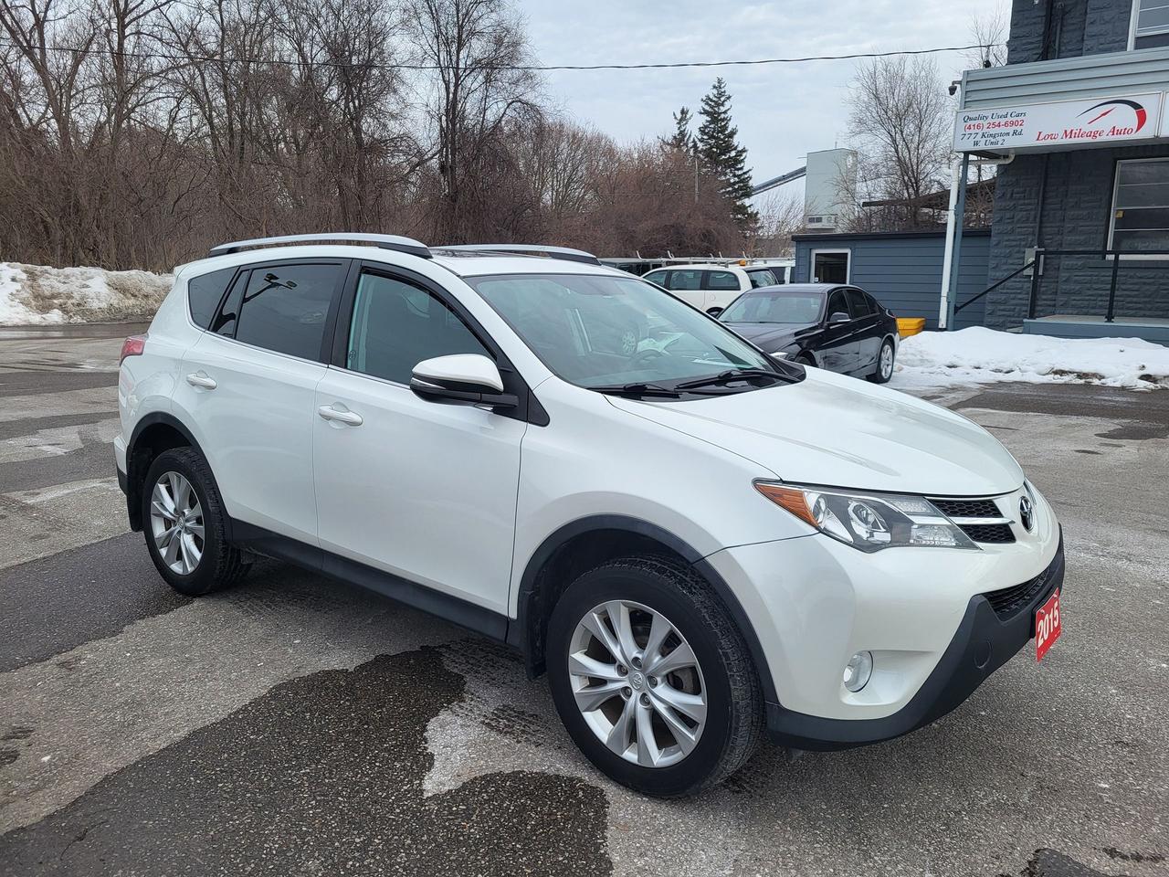 2015 Toyota RAV4 XLE Photo3