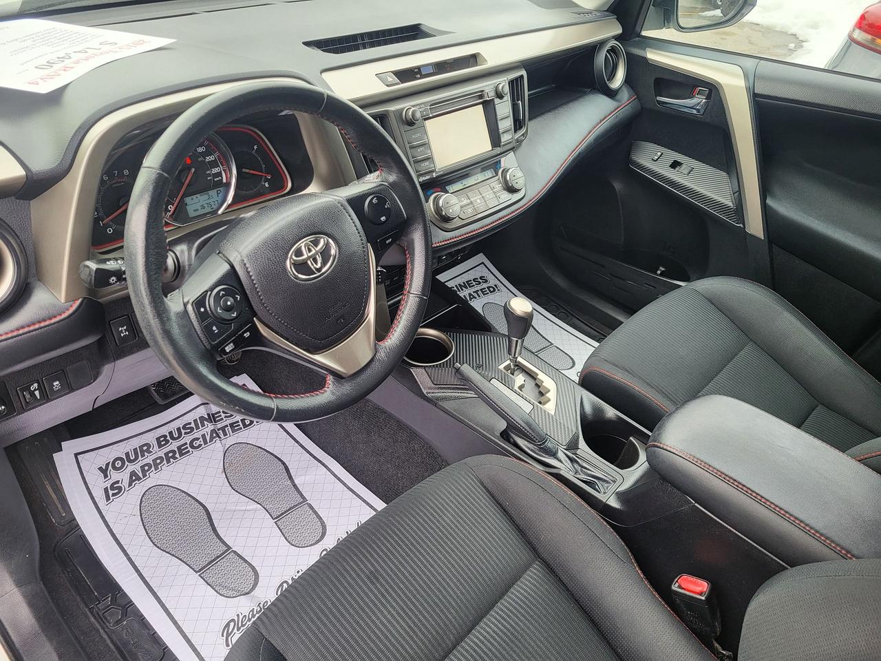 2015 Toyota RAV4 XLE Photo4