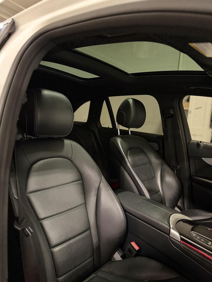 2022 Mercedes-Benz GLC 300 GLC 300 Photo