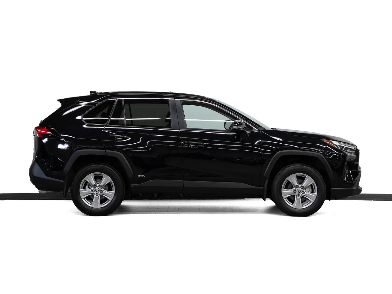 2022 Toyota RAV4 XLE HYBRID AWD | Sunroof | BSM | ACC | CarPlay