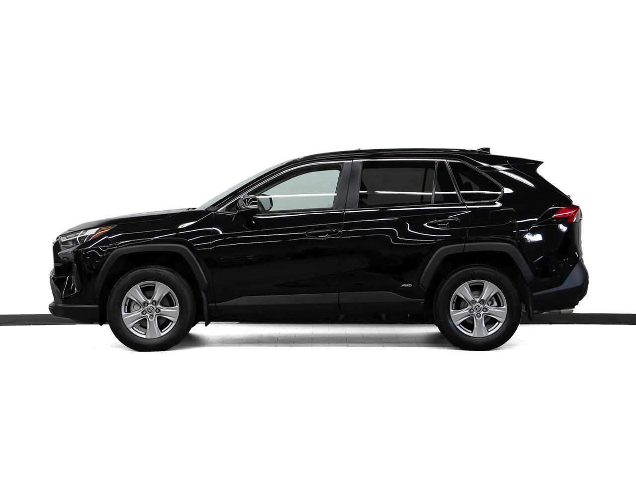 2022 Toyota RAV4 XLE HYBRID AWD | Sunroof | BSM | ACC | CarPlay