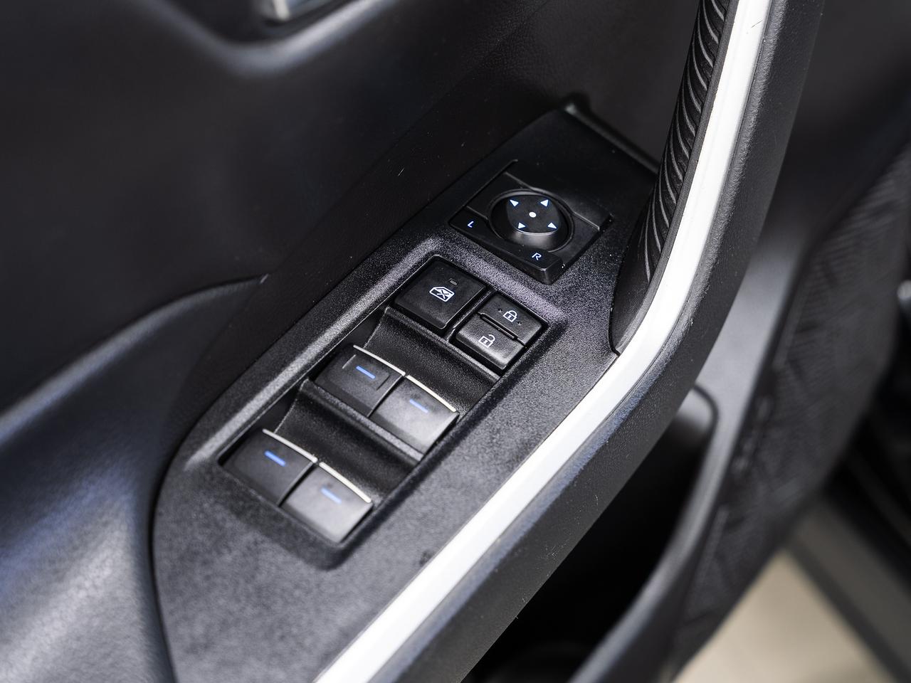 2022 Toyota RAV4 XLE HYBRID AWD | Sunroof | BSM | ACC | CarPlay