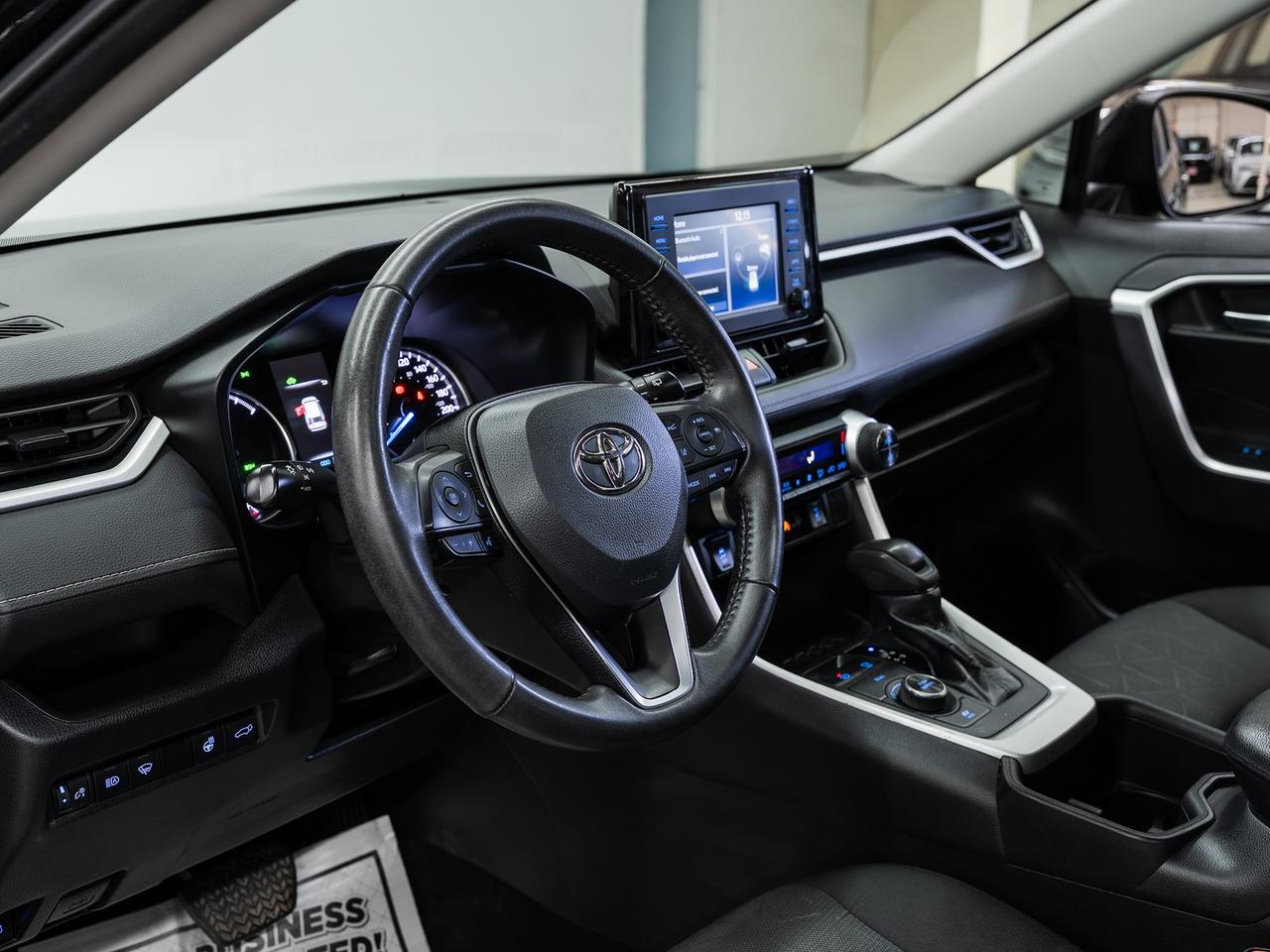2022 Toyota RAV4 XLE HYBRID AWD | Sunroof | BSM | ACC | CarPlay