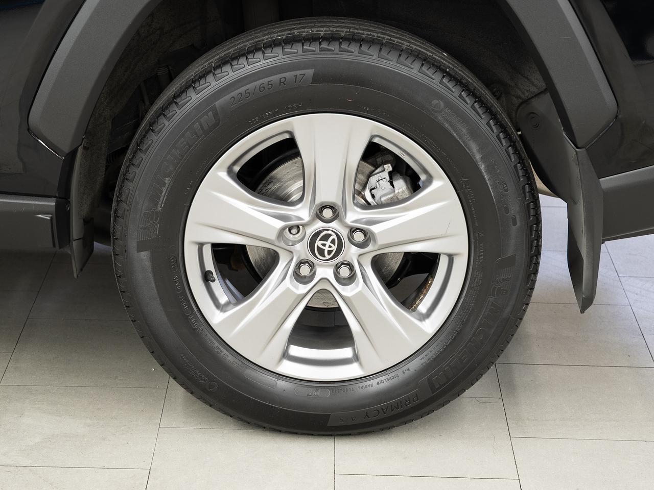 2022 Toyota RAV4 XLE HYBRID AWD | Sunroof | BSM | ACC | CarPlay
