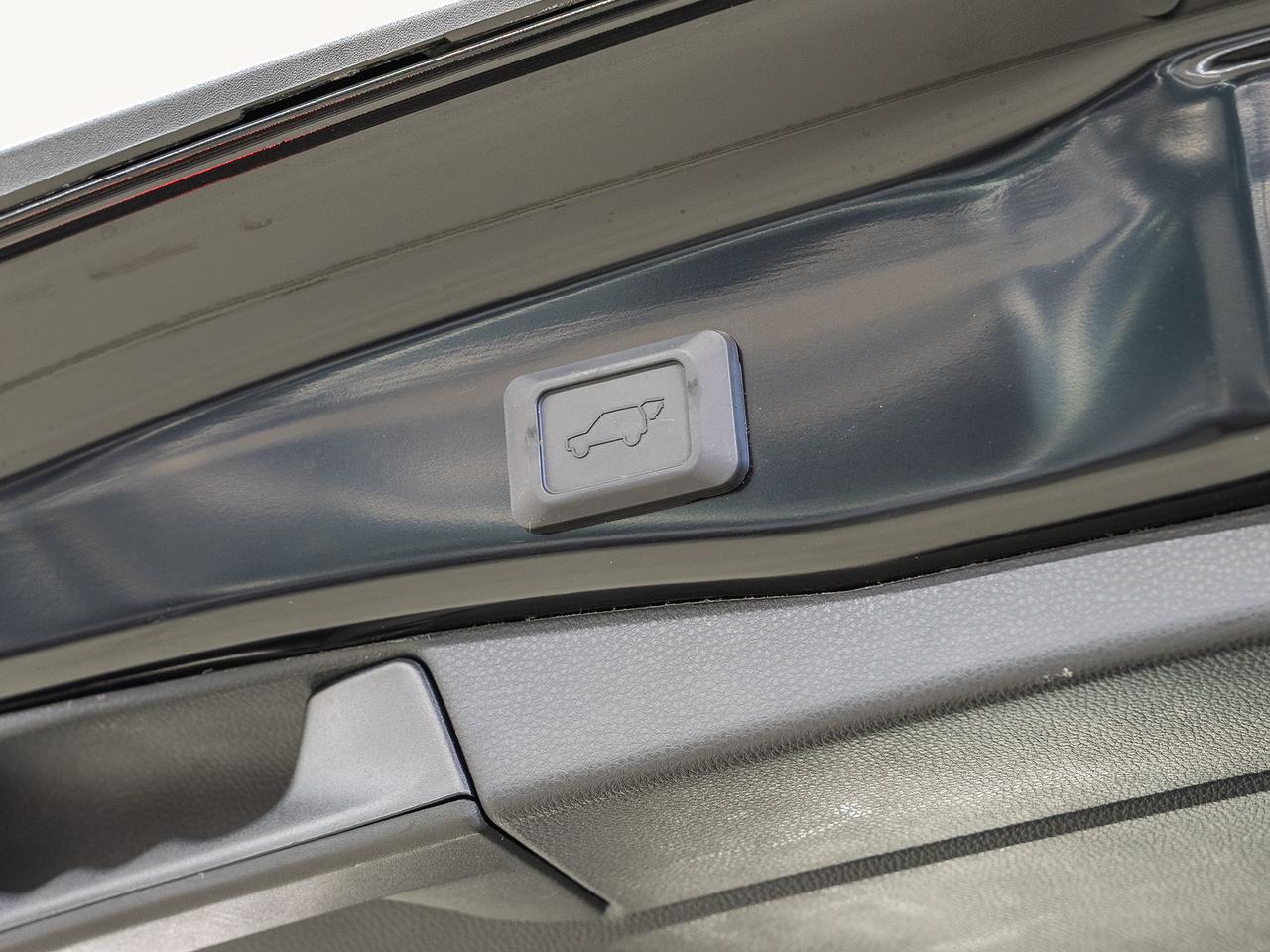 2022 Toyota RAV4 XLE HYBRID AWD | Sunroof | BSM | ACC | CarPlay