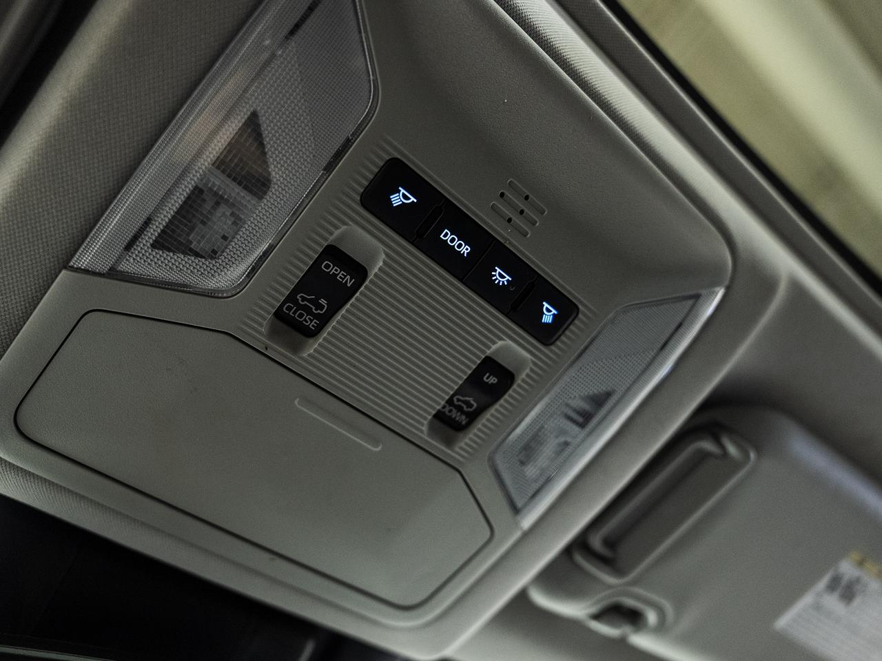 2022 Toyota RAV4 XLE HYBRID AWD | Sunroof | BSM | ACC | CarPlay