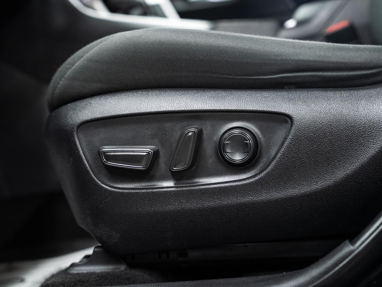 2022 Toyota RAV4 XLE HYBRID AWD | Sunroof | BSM | ACC | CarPlay