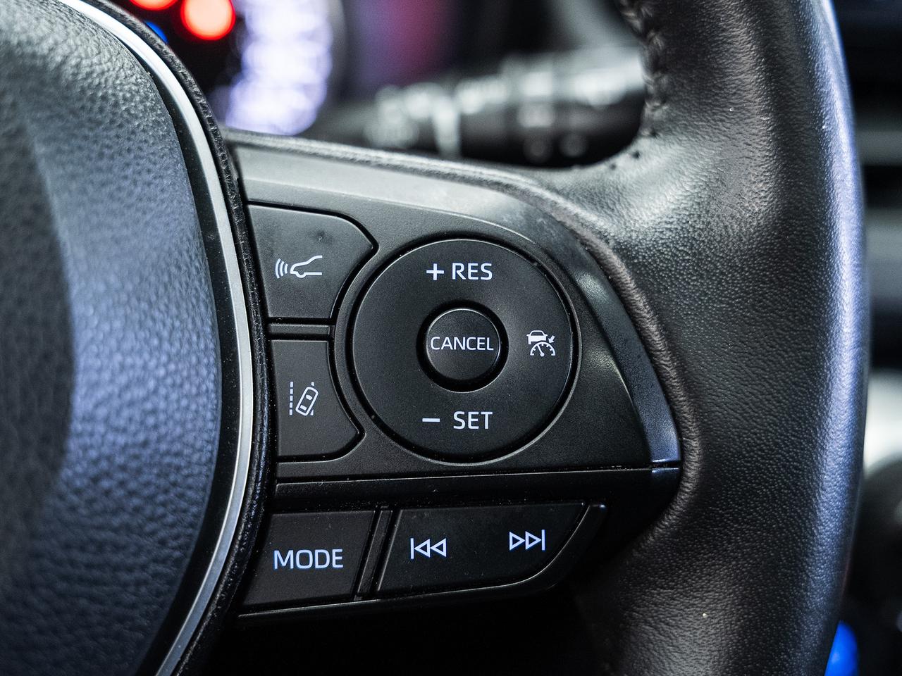 2022 Toyota RAV4 XLE HYBRID AWD | Sunroof | BSM | ACC | CarPlay