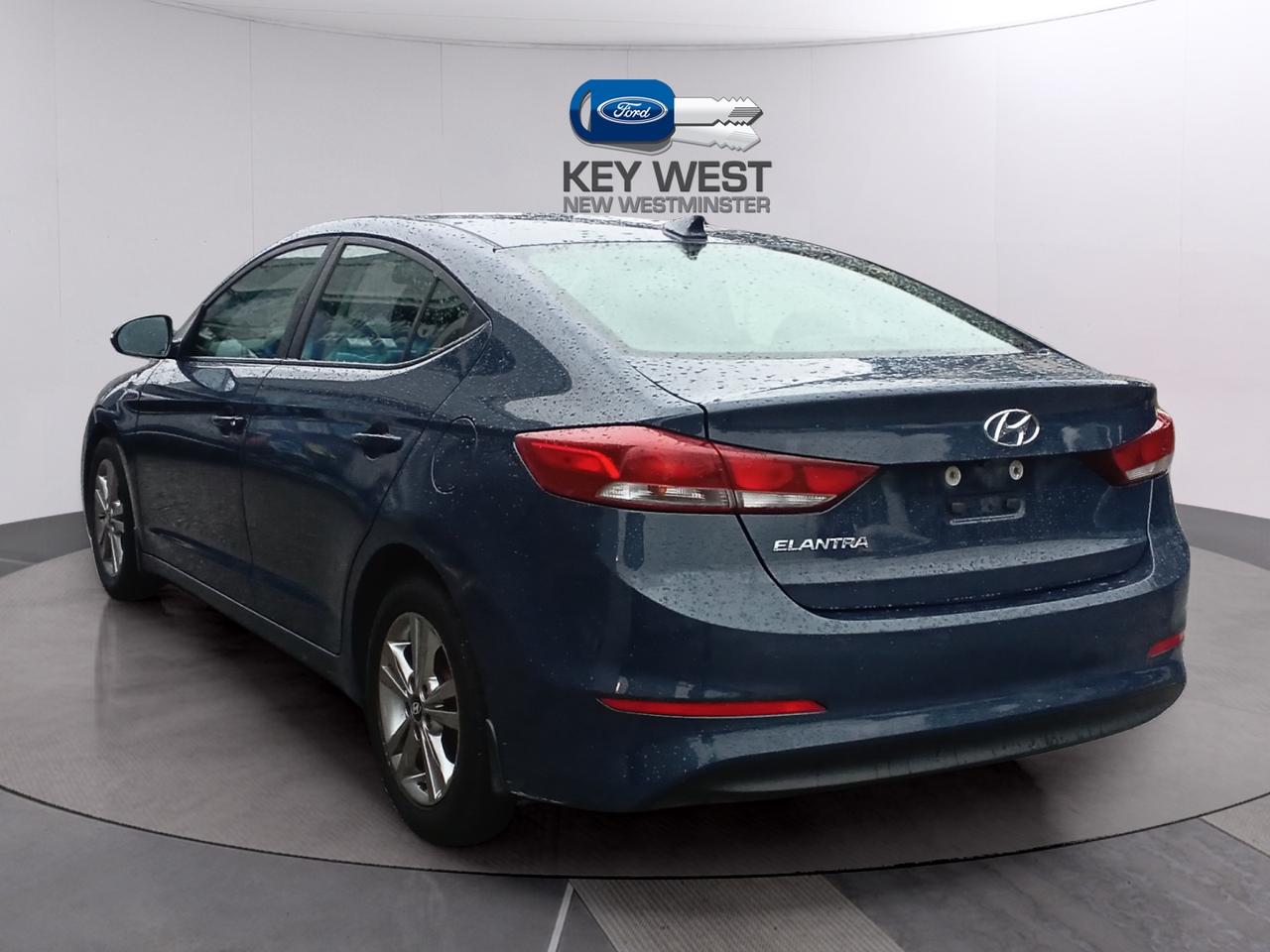 2017 Hyundai Elantra GL Photo2
