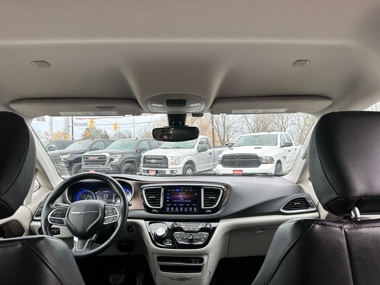 2017 Chrysler Pacifica Touring-L Plus Heated Leather 3Row NAV Bluetooth Photo