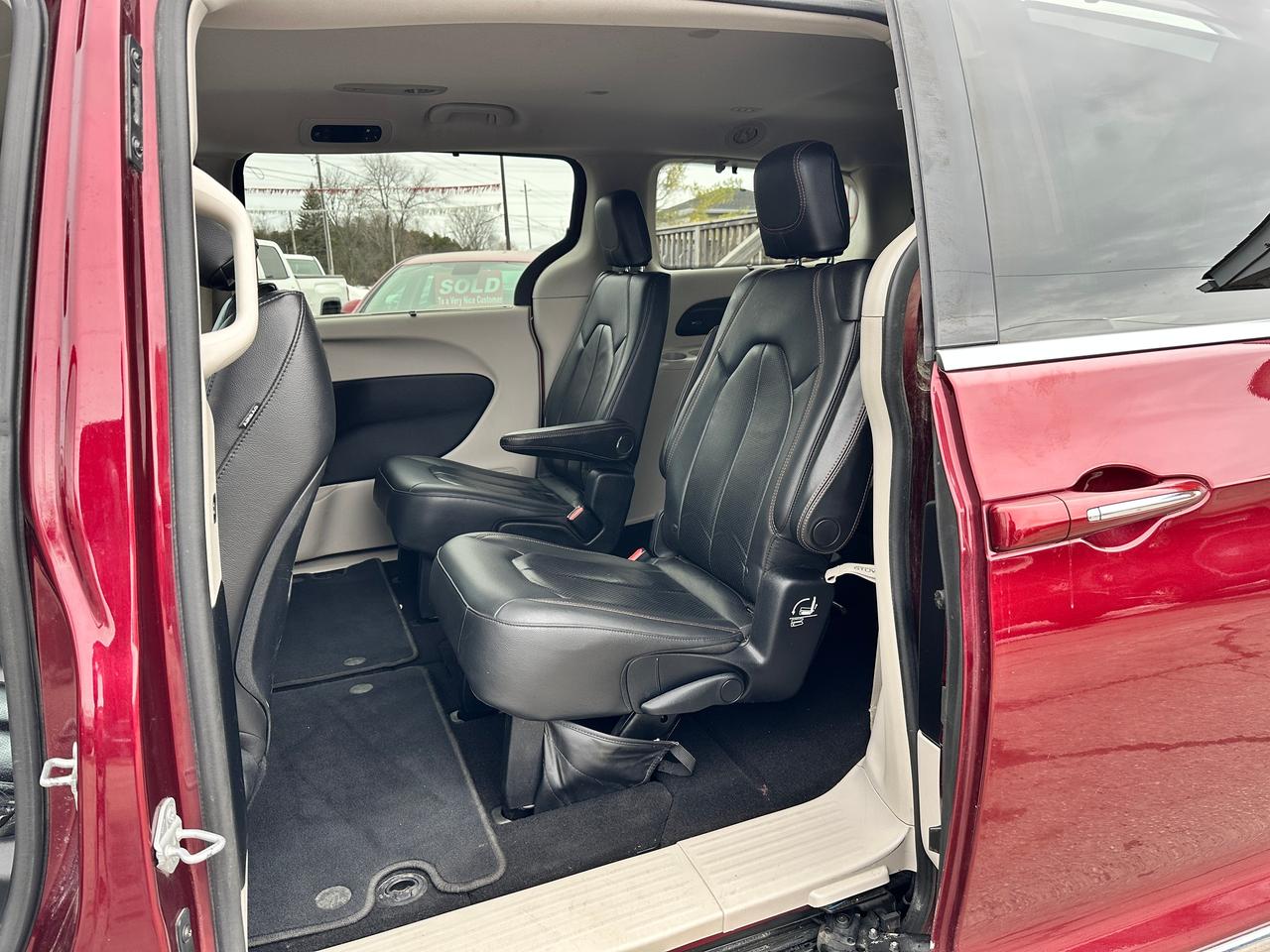 2017 Chrysler Pacifica Touring-L Plus Heated Leather 3Row NAV Bluetooth Photo