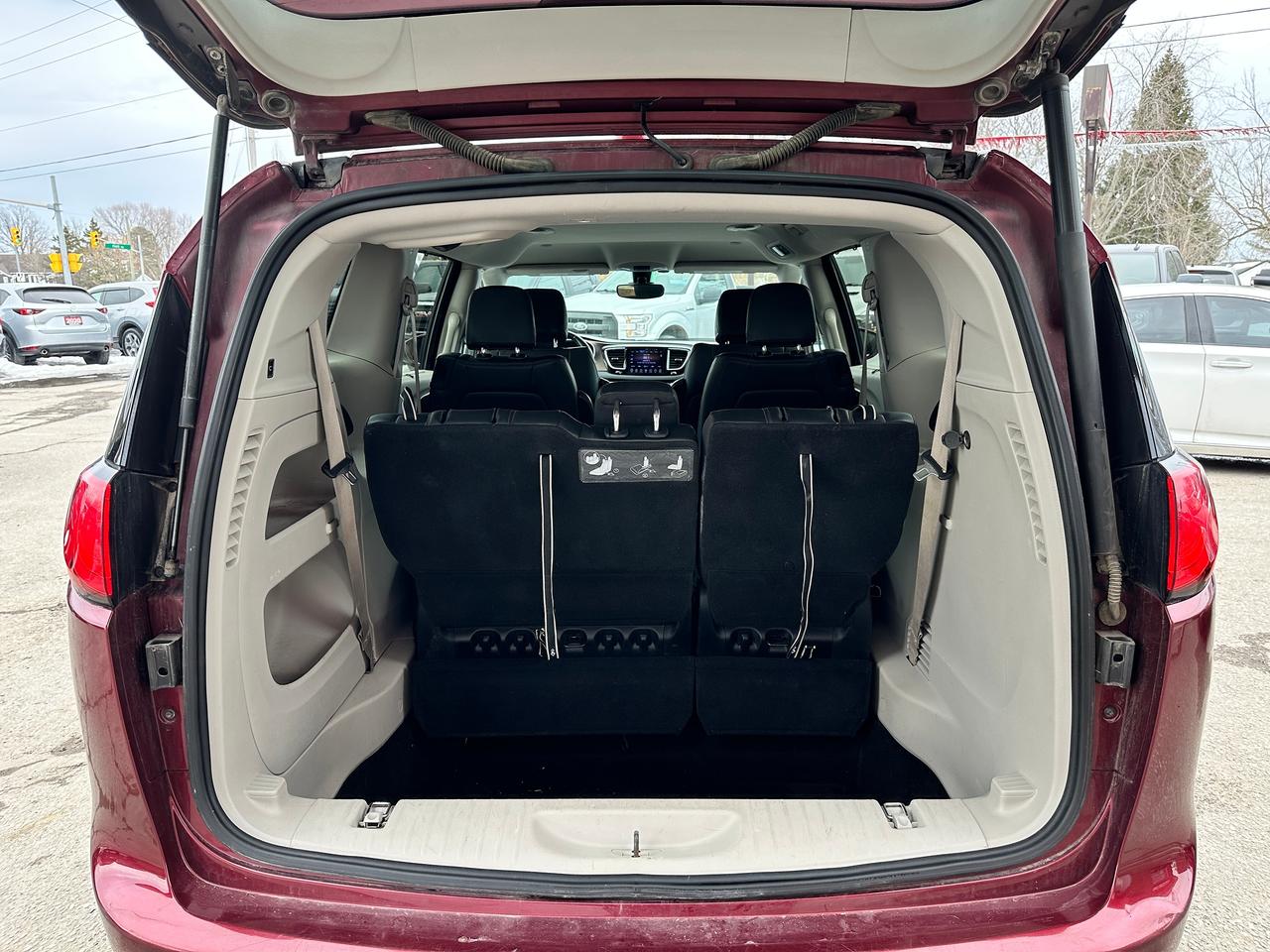 2017 Chrysler Pacifica Touring-L Plus Heated Leather 3Row NAV Bluetooth Photo