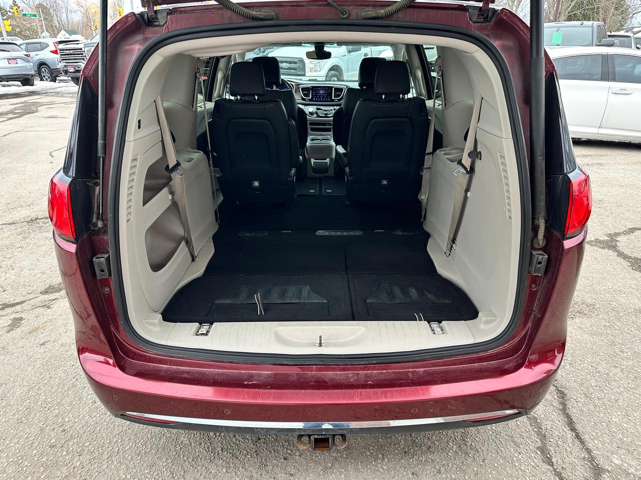 2017 Chrysler Pacifica Touring-L Plus Heated Leather 3Row NAV Bluetooth Photo