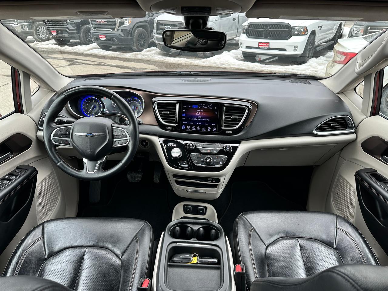 2017 Chrysler Pacifica Touring-L Plus Heated Leather 3Row NAV Bluetooth Photo