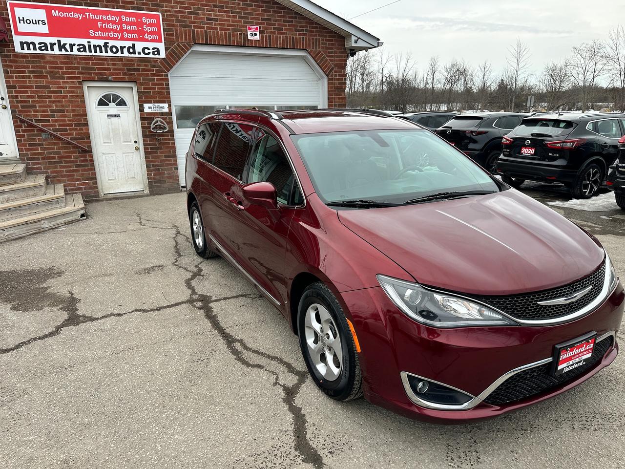 2017 Chrysler Pacifica Touring-L Plus Heated Leather 3Row NAV Bluetooth Photo