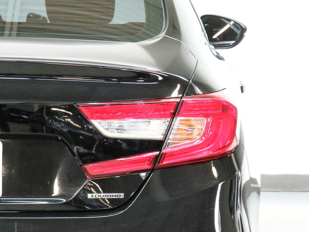 2019 Honda Accord TOURING | Nav | Sunroof | BSM | ACC | CarPlay Photo