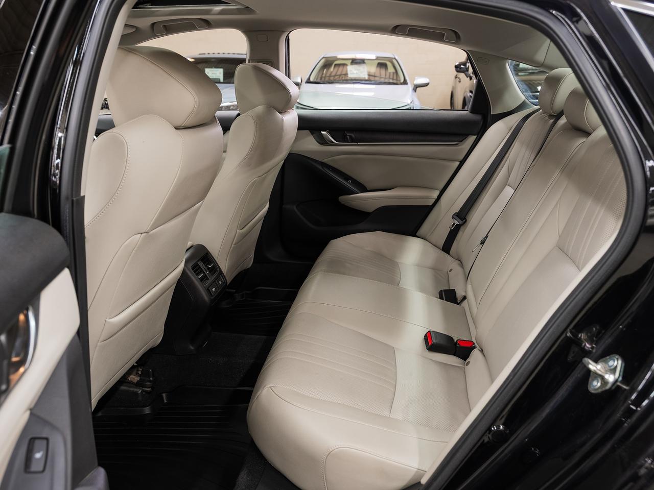 2019 Honda Accord TOURING | Nav | Sunroof | BSM | ACC | CarPlay