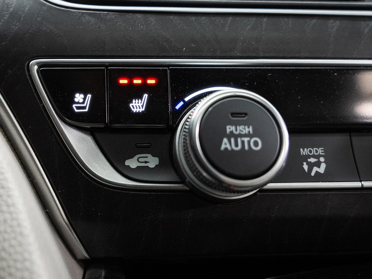 2019 Honda Accord TOURING | Nav | Sunroof | BSM | ACC | CarPlay