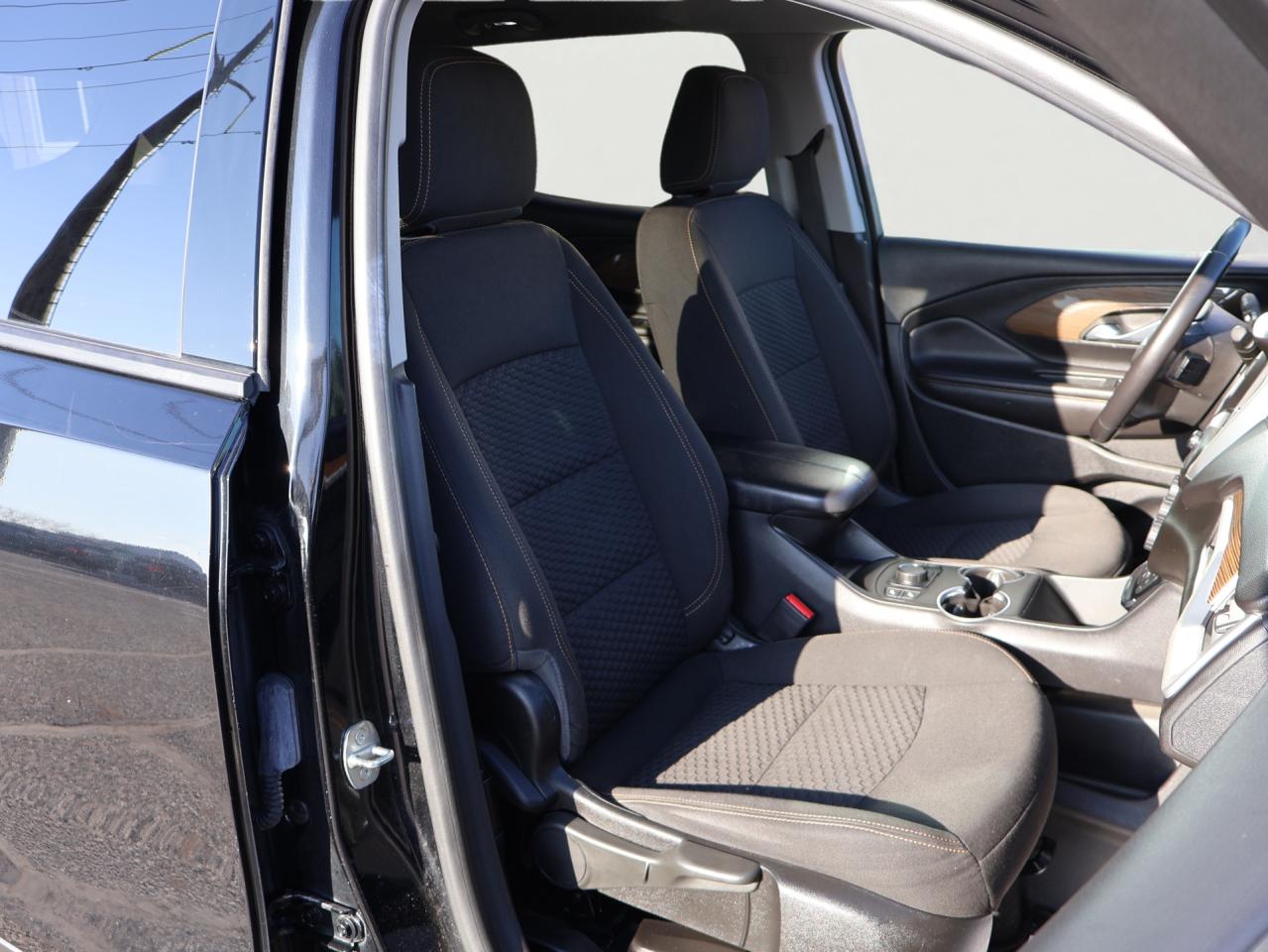 2021 GMC Terrain SLE AWD CERTIFIED *1 OWNER*ACCIDENT FREE*GMC MAINTAIN* CAMERA BLUETOOTH HEATED SEATS CRUISE ALLOYS Photo