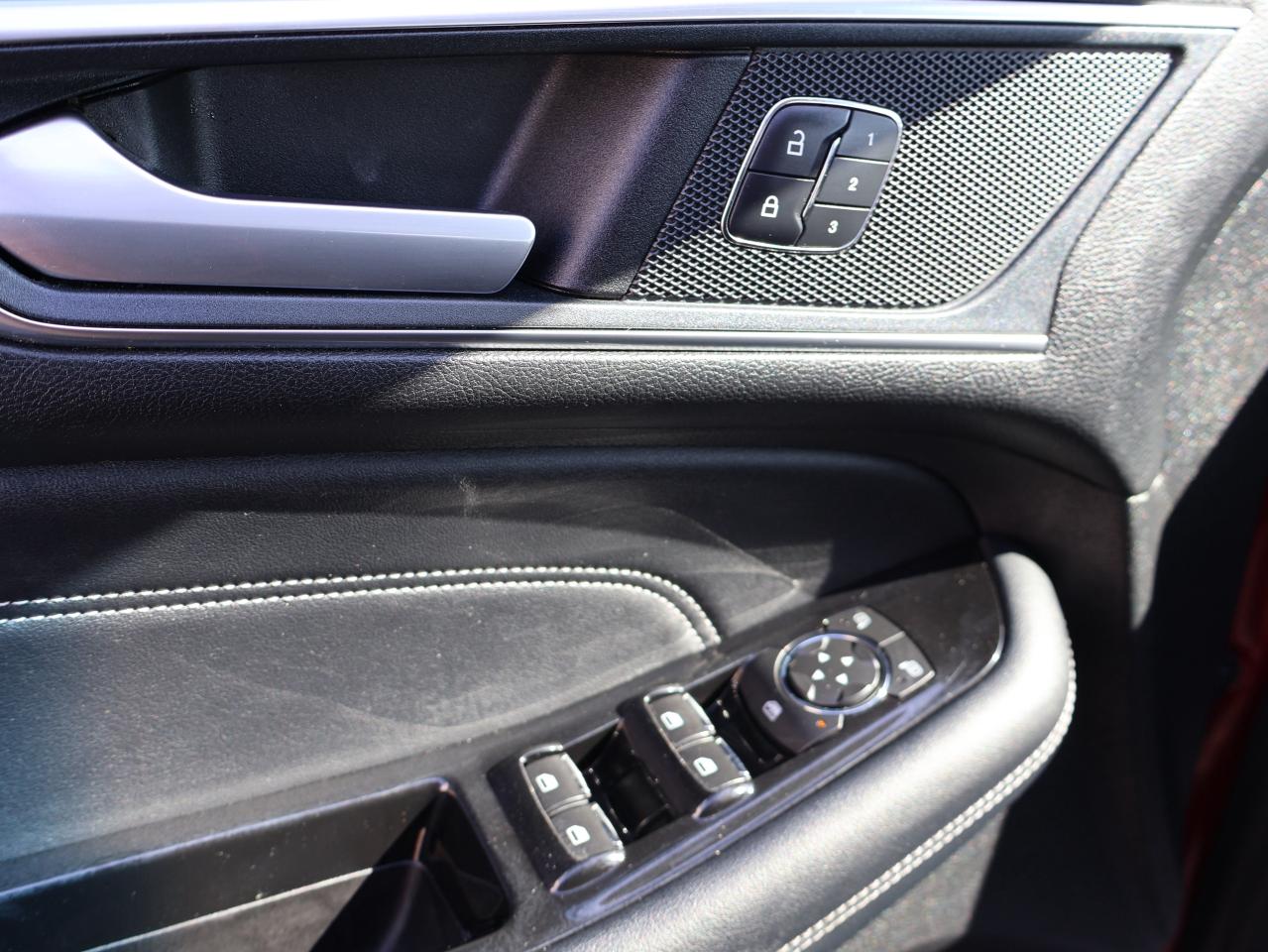 2018 Ford Edge V6 TITANIUM AWD CERTIFIED *FORD MAINTAIN* CAMERA NAV BLUETOOTH LEATHER HEATED SEATS PANO ROOF CRUISE ALLOYS Photo