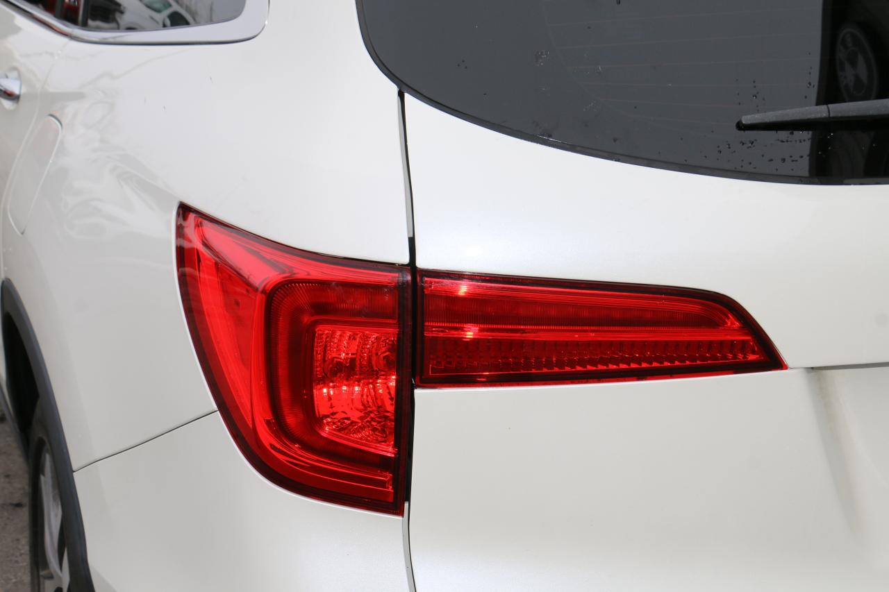 2017 Honda Pilot TOURING AWD - ONE OWNER|PANO|NAVI|CAMERA|LANEKEEP Photo