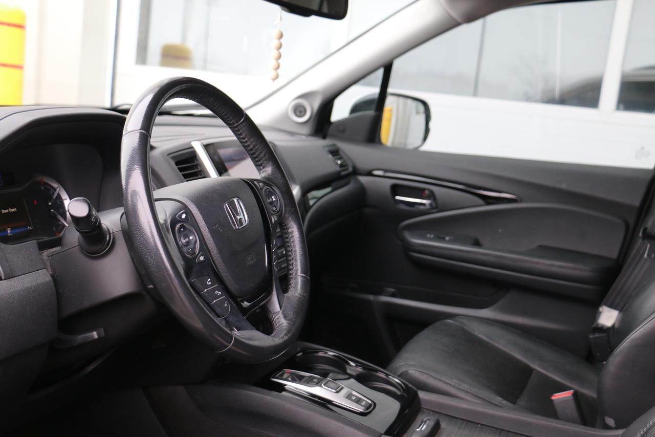 2017 Honda Pilot TOURING AWD - ONE OWNER|PANO|NAVI|CAMERA|LANEKEEP Photo