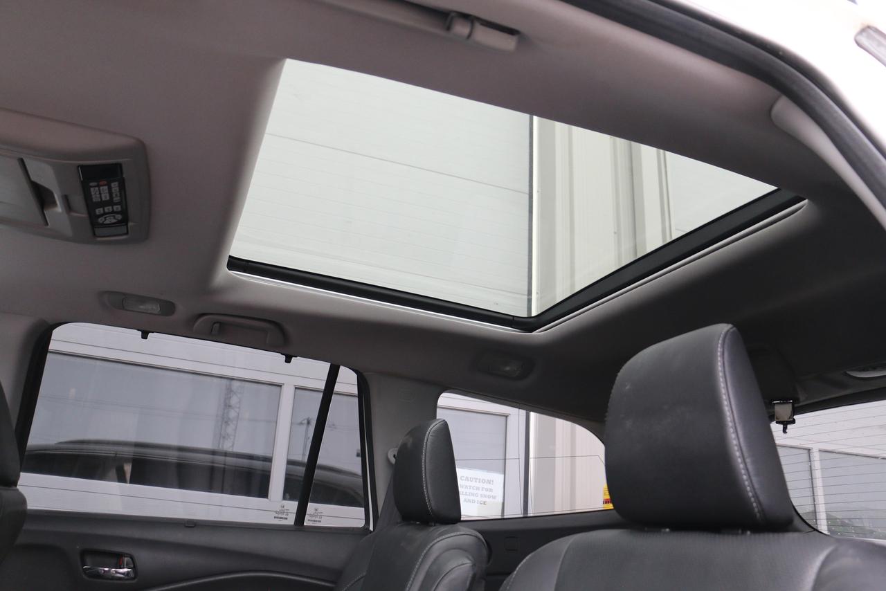2017 Honda Pilot TOURING AWD - ONE OWNER|PANO|NAVI|CAMERA|LANEKEEP Photo