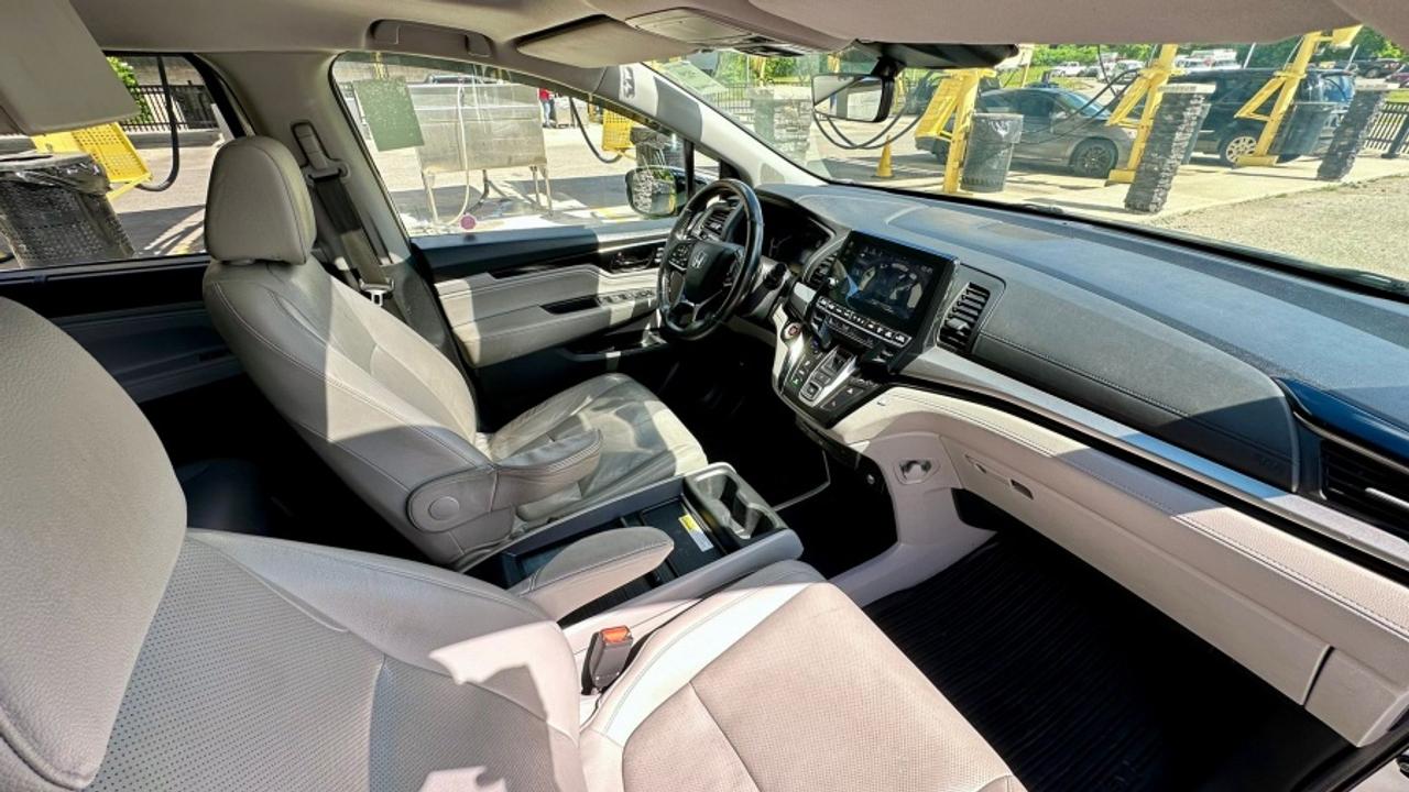 2018 Honda Odyssey * TOURING PKG * MUST SEE TOURING Photo