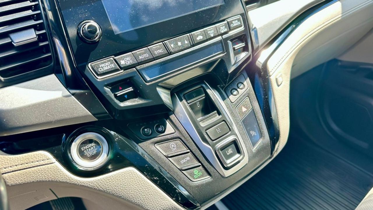 2018 Honda Odyssey * TOURING PKG * MUST SEE TOURING Photo